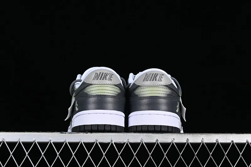 All Categories Nk SB Dunk Series Nk SB Dunk Low Low-top sneakers Nk Dunk Low Panda Prank-Moon Deconstruction Workwear style SB strap low-top casual sneakers FB3354-001